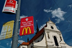 2020年，被疫情重塑的世界与觉醒的共同体